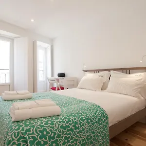 https://feels-like-home-alfama-bright-apartment.hotels-lisbon-portugal.com